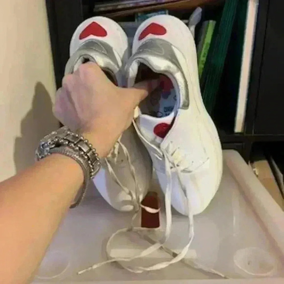 Love Moschino white red heart women sneakers sz 38 pre-owned - Picture 4 of 8